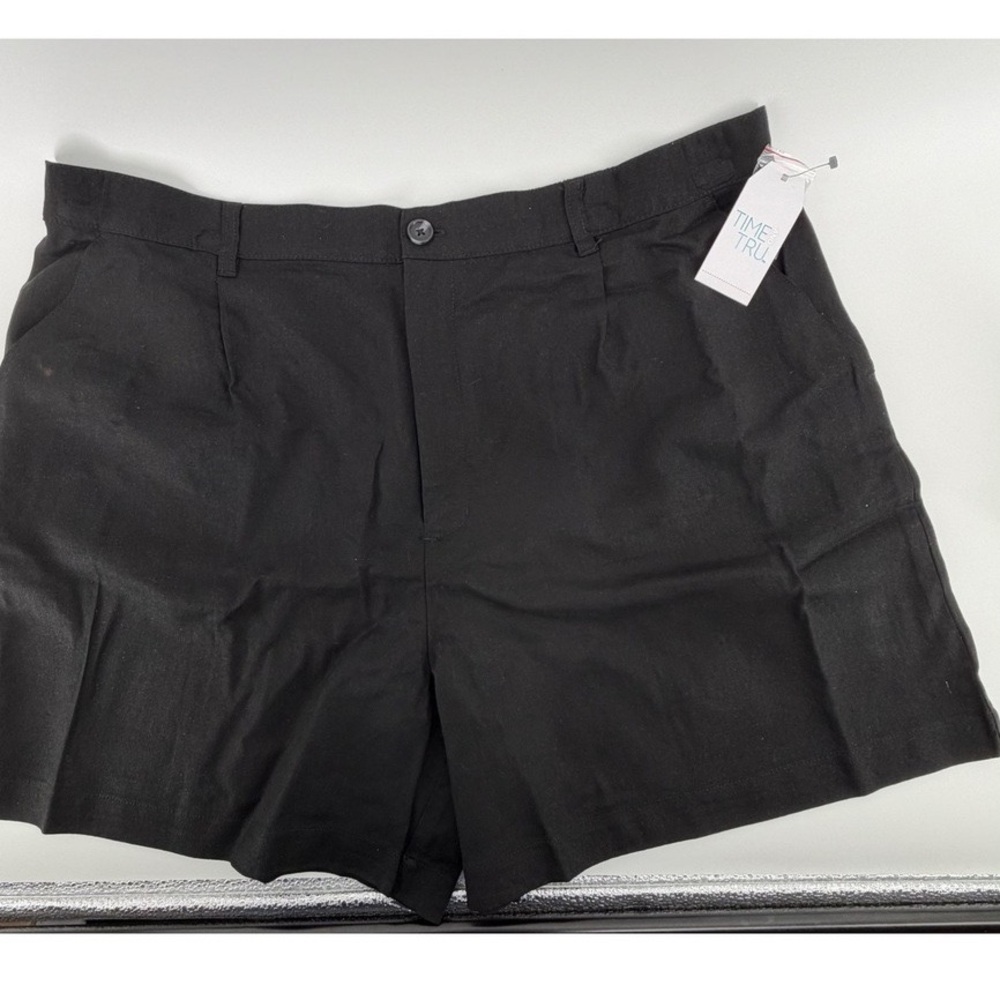 Time and Tru Women's Black Flat Front Shorts
